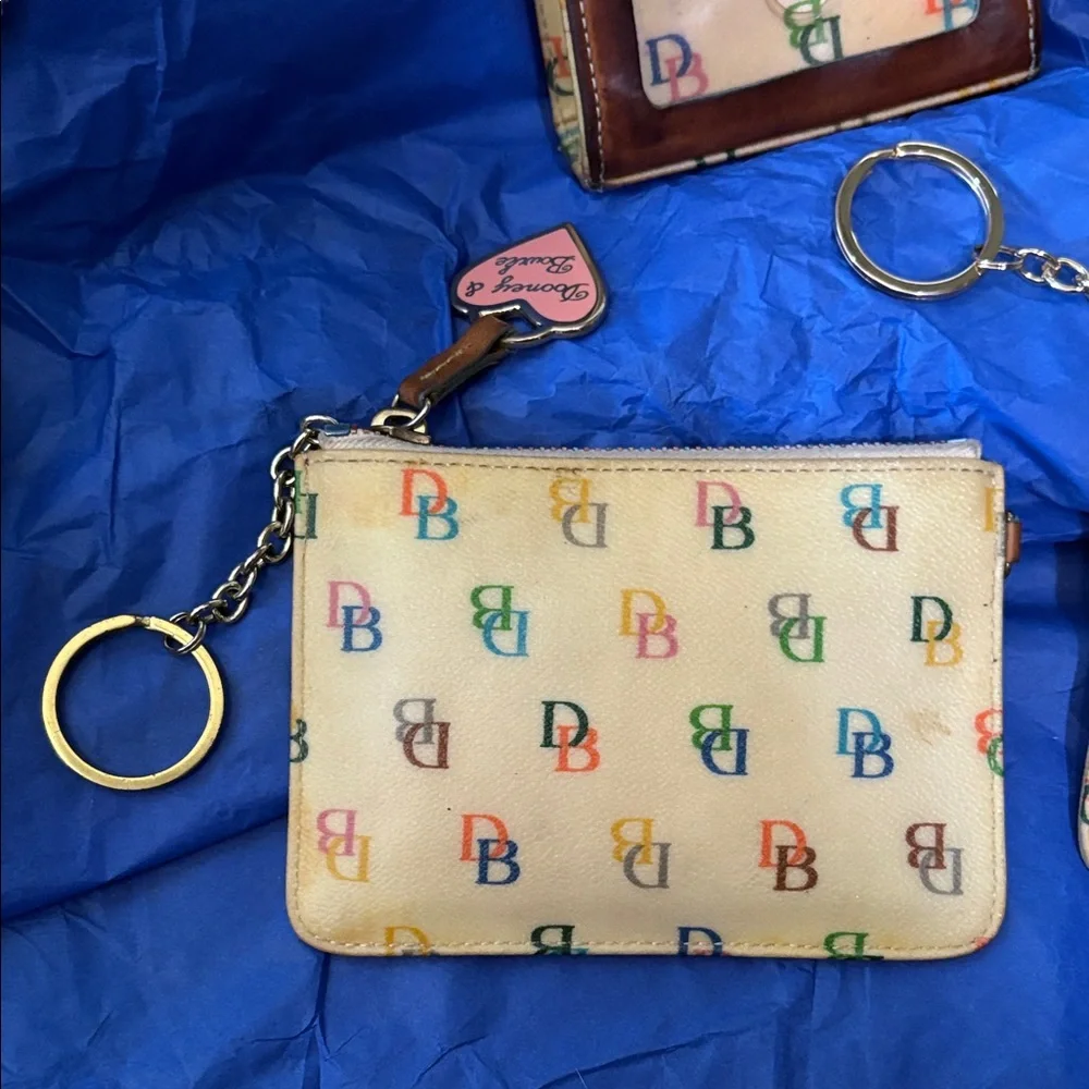 Dooney & Bourke White CC Cosmetic Bag, Lg & Sm Coin Pouch Keychain Set - Picture 3 of 8